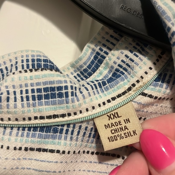 100% Silk Tommy Bahama size XXL Coastal Button Down Shirt perfect for vacation! - Picture 7 of 7